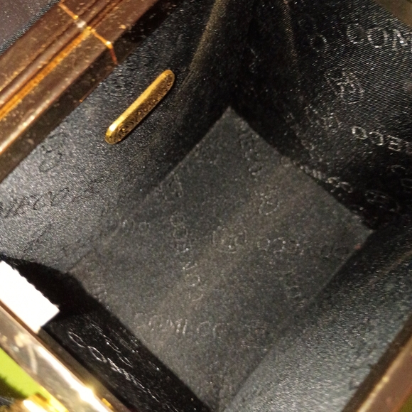 Adorable square clutch purse with shoulder strap. Interesting goldlined fabric - Picture 4 of 16